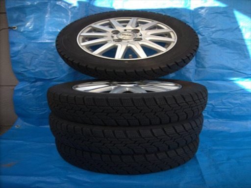 スタッドレスタイヤ　１５５／６５Ｒ　１３インチ　ホイールセット