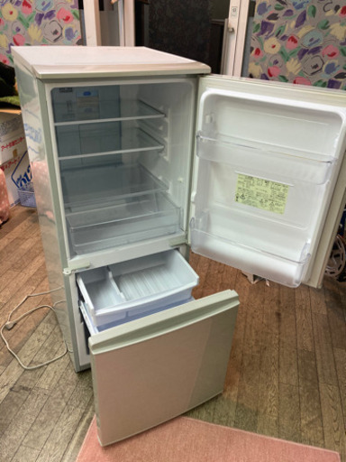 中古】SHARPのノンフロン冷蔵庫137L
