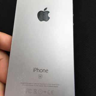 iPhone SE 32 SIMフリーの画像