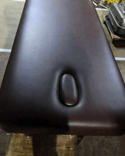 今だけチャンス！「ジモティー」見たよ！で通常特価14,278円より2,000円引きの12,278円!　美品　ビューティガレージ CARNA-K カルナ 有孔低反発スタンダードマッサージベッド ダークブラウン