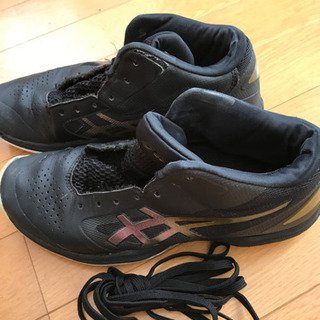 バッシュ　アシックス　黒　23.5