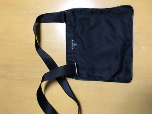 PRADA 黒ショルダーバッグ