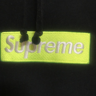 supremeボックスロゴパーカー