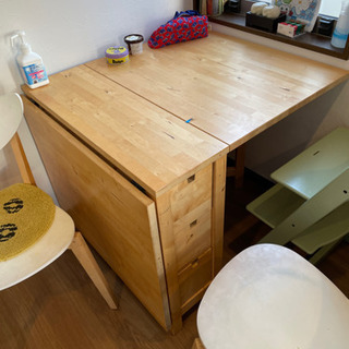 イケア　IKEA ダイニングテーブルと椅子二脚