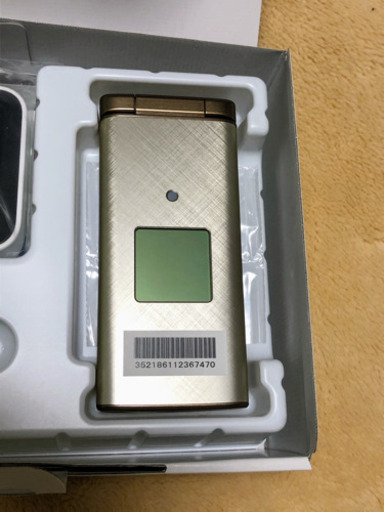 ほぼ新品　2020年11月購入　かんたんケータイ　KYF38 シャンパンゴールド　新品アダプター