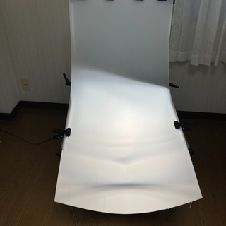 撮影用ライト4つ、物品撮影用スタンド、人物撮影用幕とスタンド