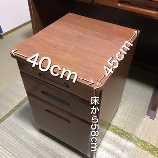 【受け渡し完了】屈強な学習机(お譲りします)の画像