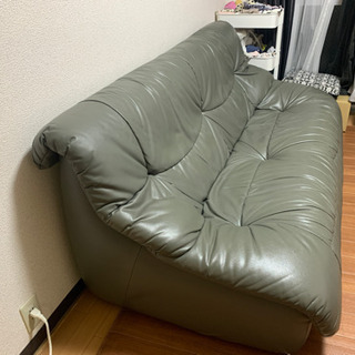 3人掛けソファー　引取無料⭐︎の画像
