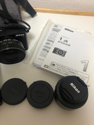 Nikon ミラーレス一眼J5 カメラ本体とズームレンズ