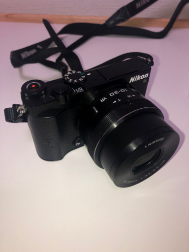 Nikon ミラーレス一眼J5 カメラ本体とズームレンズ