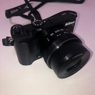Nikon 1 j5　ミラーレスカメラ　ズームレンズ Nikon 1 J5 ミラーレス一眼カメラ シルバー [ズームレンズ+ズーム