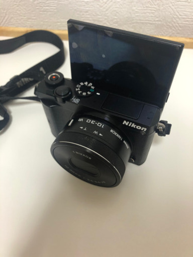 Nikon ミラーレス一眼J5 カメラ本体とズームレンズ