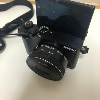Nikon ミラーレス一眼J5 カメラ本体とズームレンズ