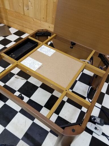 ご高齢の方にも安心！【無人になれば自動で電源OFF！】 電気代約25％削減  丸栄木工所 人感センサー付き リビングコタツ JC-80