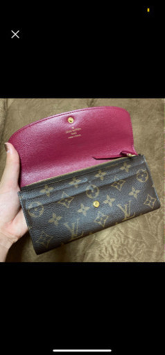 VUITTON財布