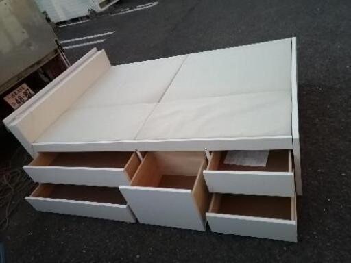 J16収納付き　ダブルベッド枠