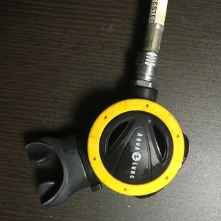 【ダイビング用品】AQUALUNGのレギュレーター（ファースト＆セカンドステージ、オクトパス、ゲージ）の画像