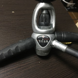 【ダイビング用品】AQUALUNGのレギュレーター（ファースト＆セカンドステージ、オクトパス、ゲージ）の画像