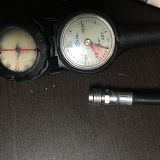 【ダイビング用品】AQUALUNGのレギュレーター（ファースト＆セカンドステージ、オクトパス、ゲージ）の画像