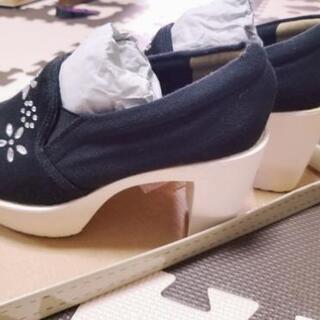 値下げ1000→500円！キラキラ付き厚底靴の画像