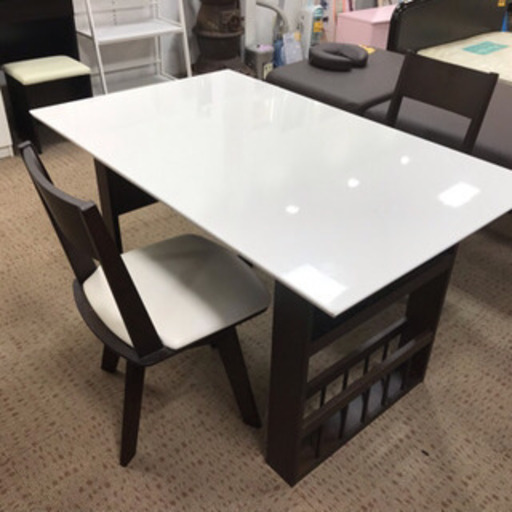 美品■ニトリ　ダイニングテーブルセット　テーブル　椅子　回転式チェア　ホワイト　ブラウン