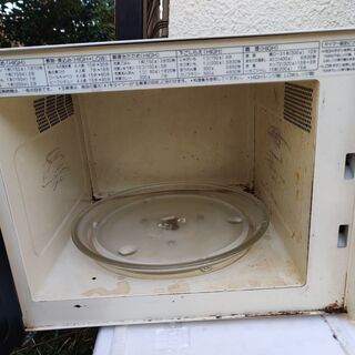 東芝電子レンジ、無料、使えますが、古いですし、汚れています。の画像