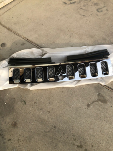 デリカＤ5フロントグリル