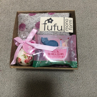 【話し中】新品 ハンドタオル 入浴剤セット ラッピング済み