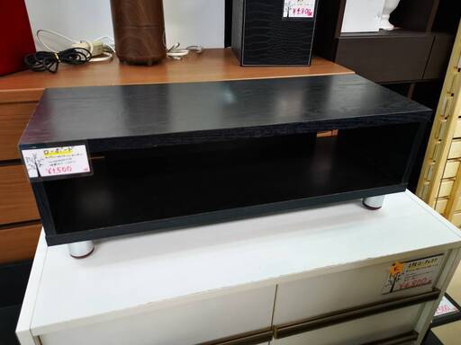 コンパクトサイズのテレビ台です