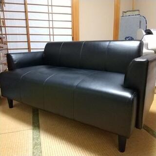 2人掛けソファ2台あり(１台5000円)