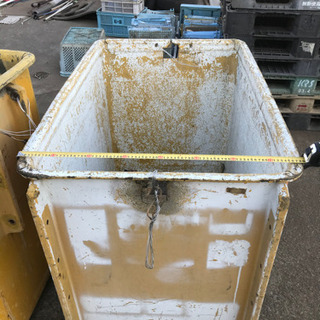 差し上げます　高所作業車のバケット?