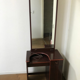 レトロなドレッサーの画像