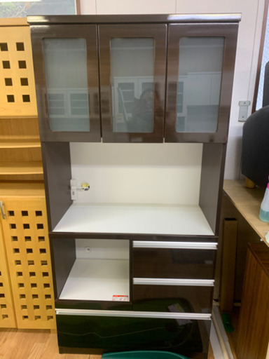 【リサイクルサービス八光　田上店　配達・設置OK】大型食器棚　ブラウン