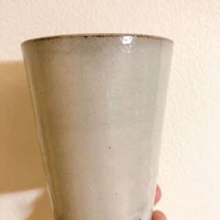 土鍋(蓋のみに割れあり)とコップの画像