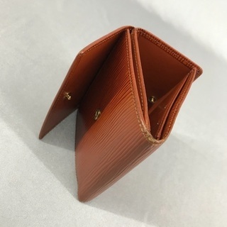 LV ルイヴィトン エピ ブラウンレザー 折財布の画像