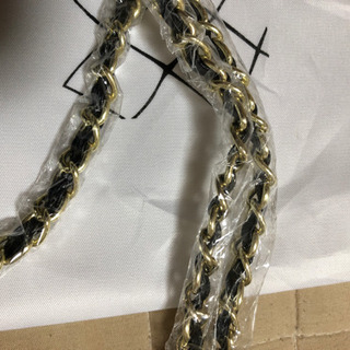 シャネルノベルティショルダーバッグとヘアゴム、財布の画像
