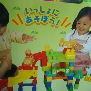 新品アンパンマンの乗り物ブロックの画像