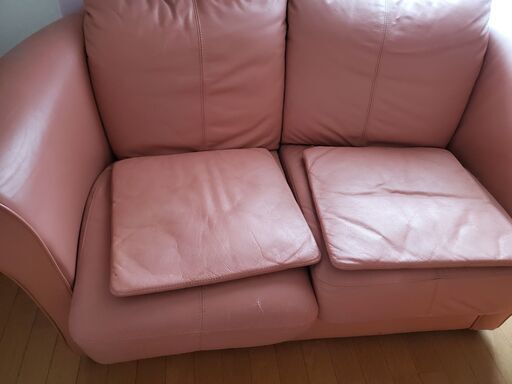 ピンクのソファ