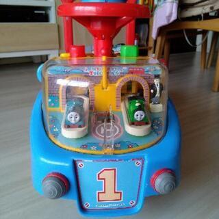 譲渡済[おもちゃ譲ります]乗用GOGO トンネルトーマス　室内の画像