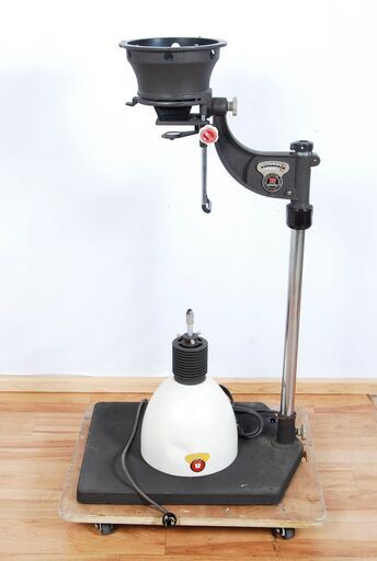 4319 FUJI ENLARGER TYPE B No.7698 引き伸ばし機 FUJI PHOTO OPTICAL 現状 愛知県岡崎市 直接引取可です。  管理番号：　4319  本体サイズ：　D 54cm x　W 40cm x　H 131cm  梱包サイズ：　D 59cm x　W 40cm x　H 99cm　  スレ、汚れ、サビあります  コード切れているため、動作、点灯確認していませんので、現状でお願いします。  写真のものがすべてです。気になる部分は記載していますが、細かな部分は説明書きで記載し
