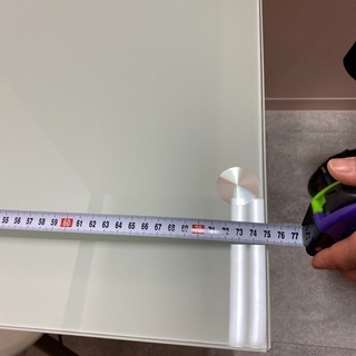 ダイニングテーブルの小さいタイプの画像