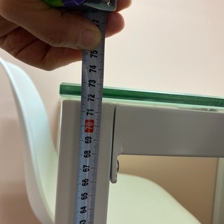 ダイニングテーブルの小さいタイプの画像