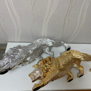 ライオン 置物 金銀セットの画像