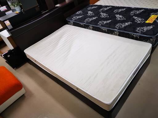 セミダブルベッド、コンセント付き、引き出し収納付き　格安❕❕