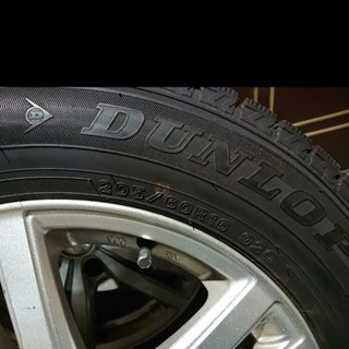 プリウスアルファ  スタッドレスの画像