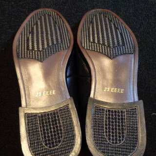 値下げしました！！メンズ　革靴　新品未使用です　Valentino　Glario　ITALY　25EEEE　箱付きの画像