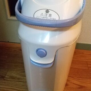 ピジョンのおむつ用ごみ箱