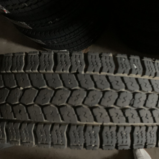 スタッドレスタイヤ　トラック用６本