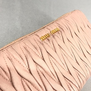 miumiuミュウミュウ ピンクレザー ラウンドファスナー長財布 ジッピーウォレットの画像
