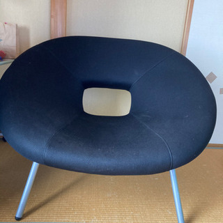 黒いソファーの画像